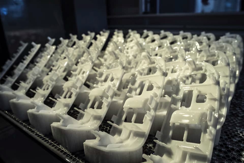 High volume production parts on large format SLA build plate