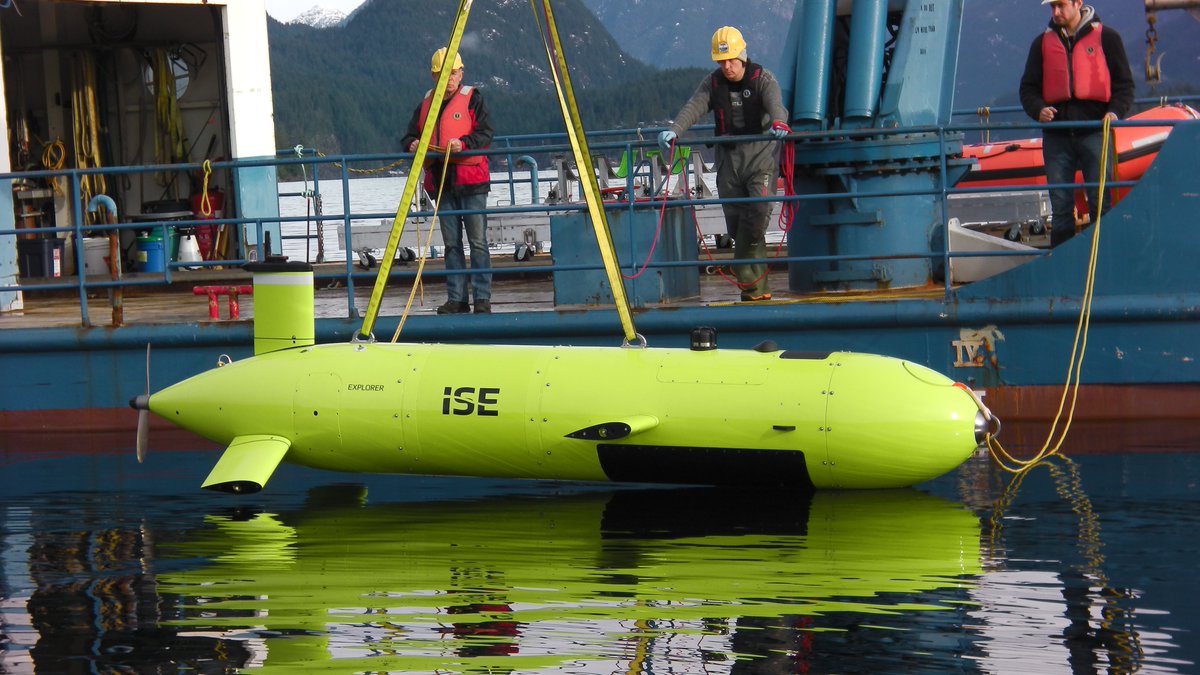 Submarine with 3D printed components and antenna systems